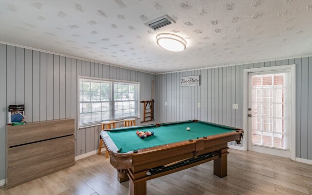 A Large Tropical 7 Bedroom Estate by RedAwning