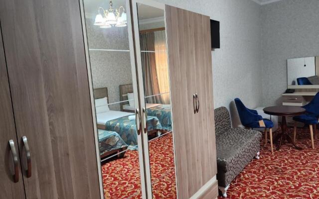 Golden Rose Hotel