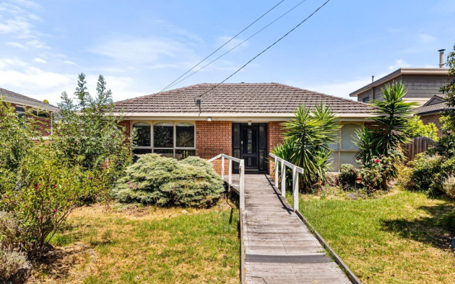 Spacious 4-bed House With Garden in Doncaster