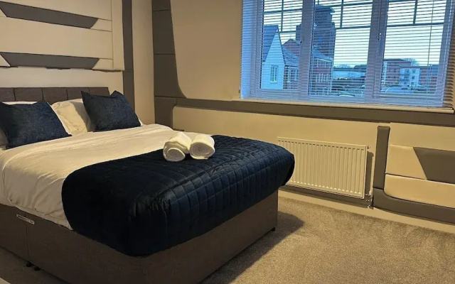 House - Sleeps 8 - Parking - Station Close