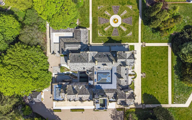 The Mabel Suite Stone Cross Mansion