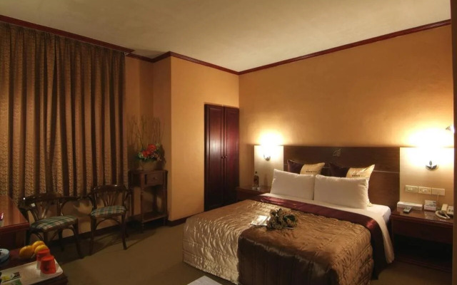 Golden Swallow Hotel