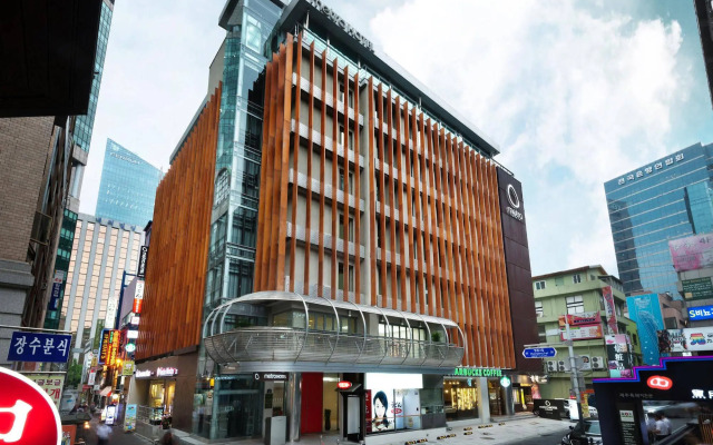 Metro Hotel