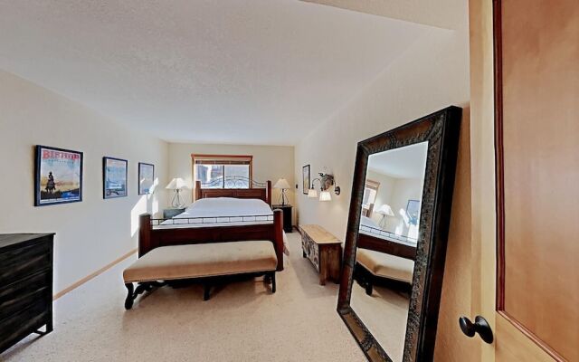 One Bedrooms At Snowbird Condos Slopeside - Free Wifi & Assigned Parking!