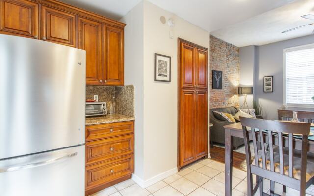 Fairmount GEM With Patio in the of it all