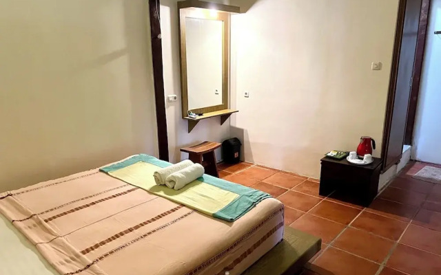 Arys lagoon bungalow & hotel