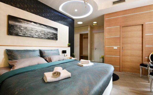 Peninsula Luxury Rooms