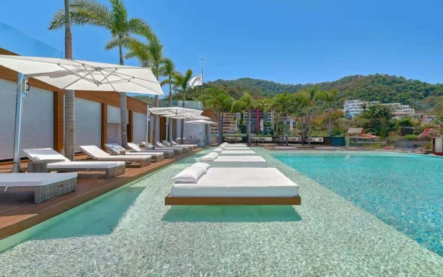 Soho PV Stunning Views Luxury Heated Rooftop Pool