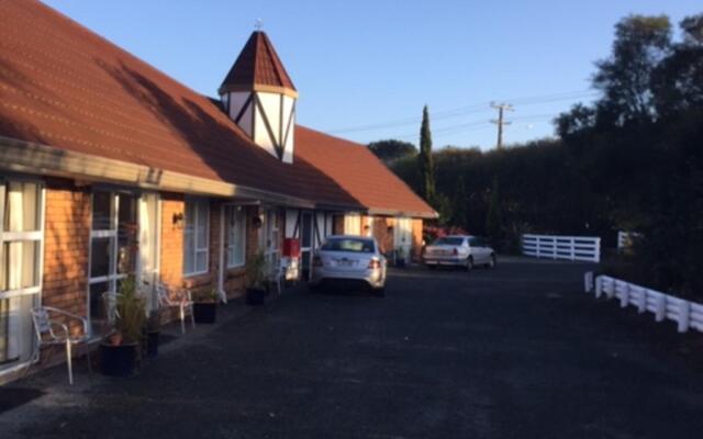 Castle Court Motel
