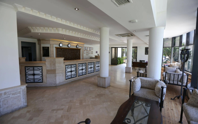 Izer Hotel Beach Club
