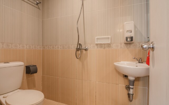RedDoorz Plus near Mangga Besar Station 2