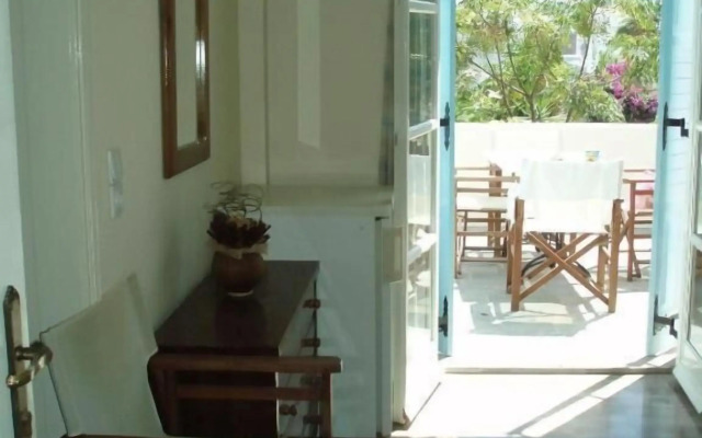 Villa Nikos Karamolegos