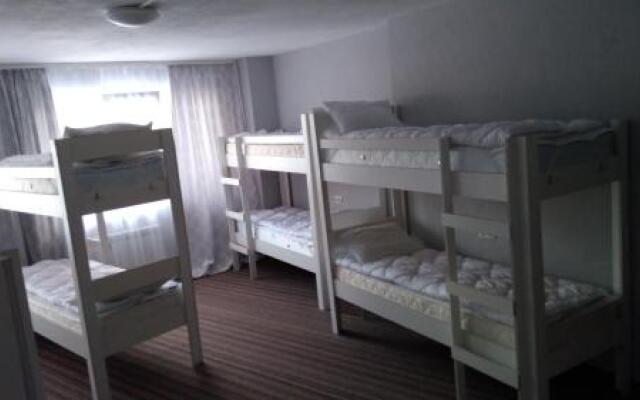 Hostel on Dragomanova 27