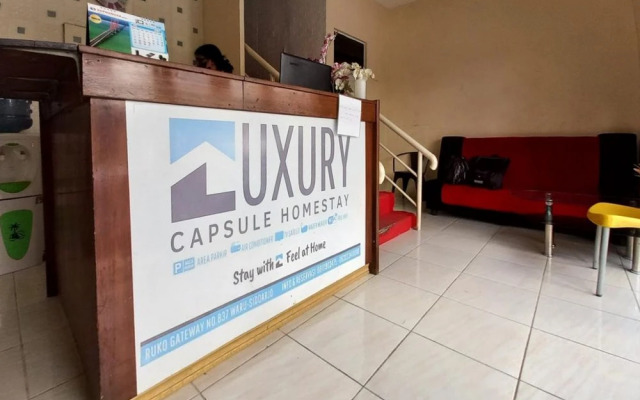 RedDoorz @ Luxury Homestay near Aloha Waru Surabaya