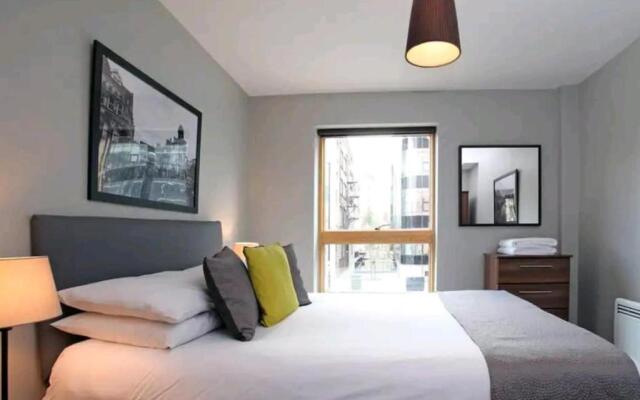 Exquisite, Cosy 2-bed Apartment in Salford