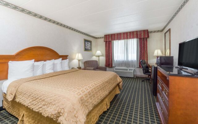 Days Inn And Suites Columbus East Airport