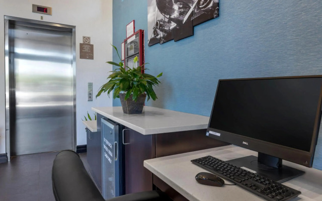 Avion Inn Near LGA Airport, Ascend Hotel Collection