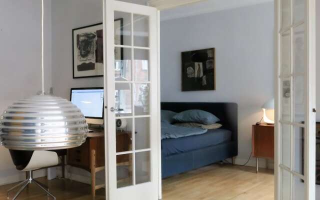 Apartment close to Metro 1392-1