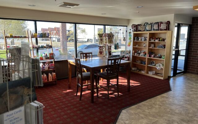 Days Inn by Wyndham Lake Point