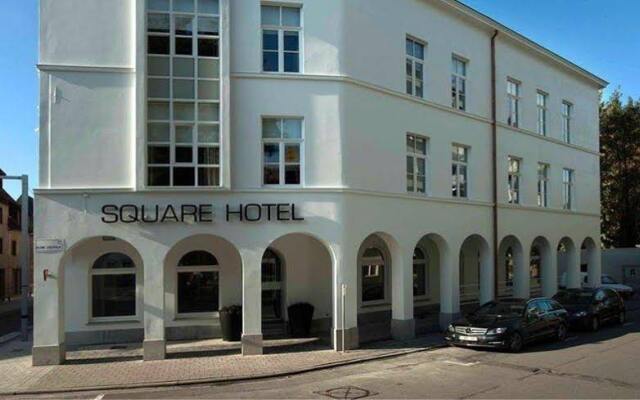 Square Hotel