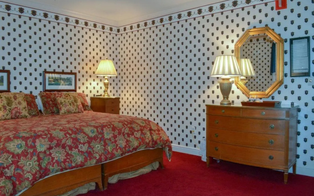 Oakmont Inn