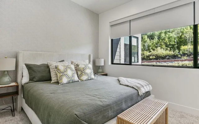 9005A - Luxury Four Bedroom 4 Home