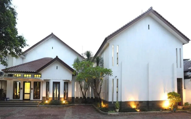 Jambuluwuk Heritage Menteng Suites