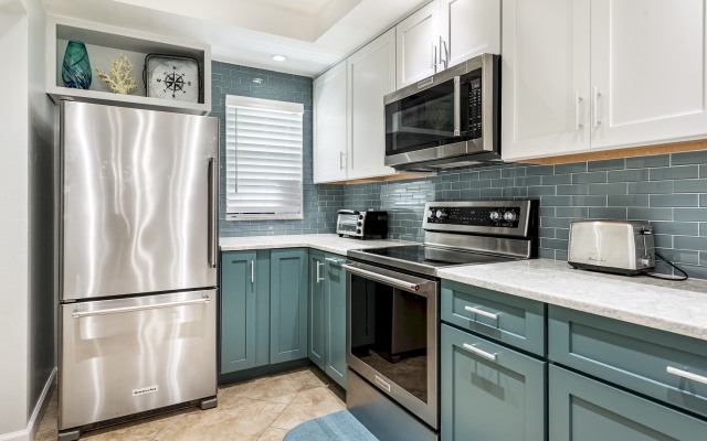 Sun Plaza West Unit 204