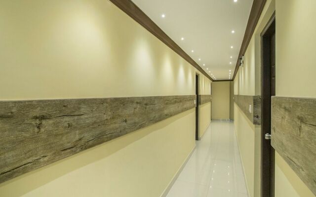 OYO 13594 Mathrushree Residency