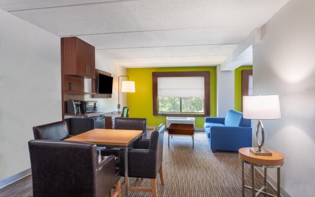 Holiday Inn Express Suites Augusta West -Ft Gordon
