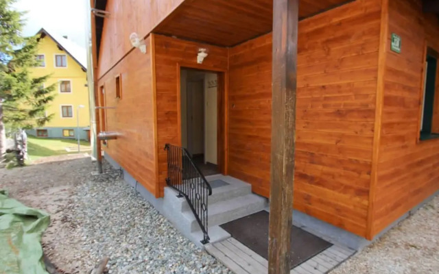 Sunlit Cabin with Hot Tub in Turracherhohe