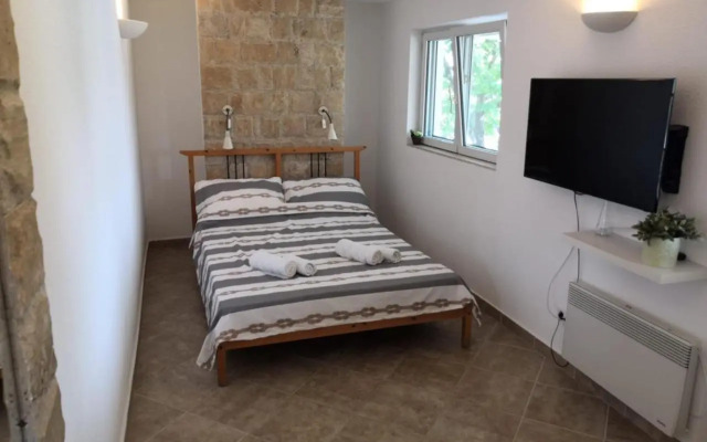 A & A Luxury Guest House
