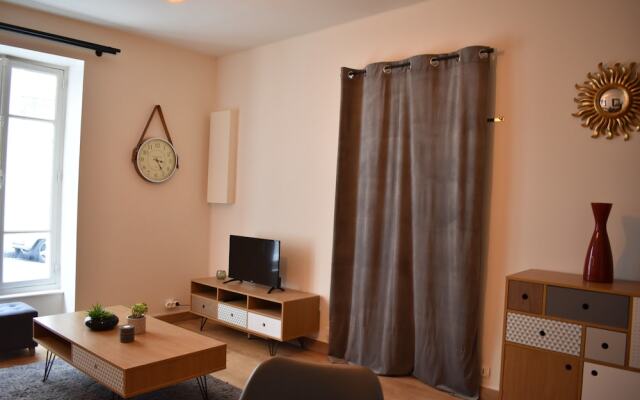 Spacious 1 Bedroom Apartment in Sacré Coeur