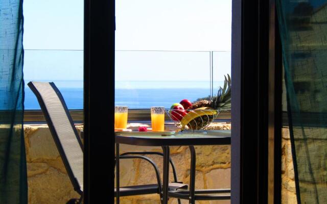 Aristos Apartments & Suites