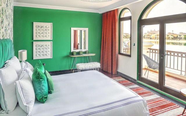 The Palm Jumeirah Villas - Frond E by LUX Holiday Home