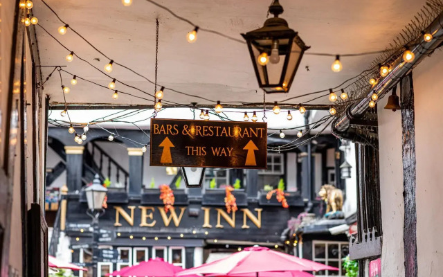 The New Inn by Roomsbooked