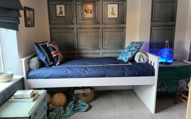 Hebden Bridge - House - Sleeps 8 - Pet Friendly