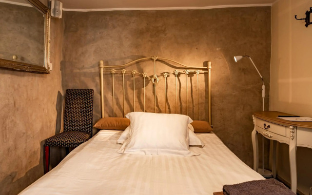CRU Hotel