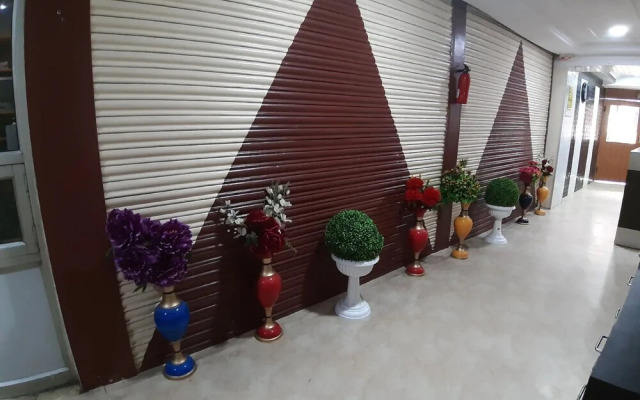 Shimla Inn Lucknow by Goroomgo