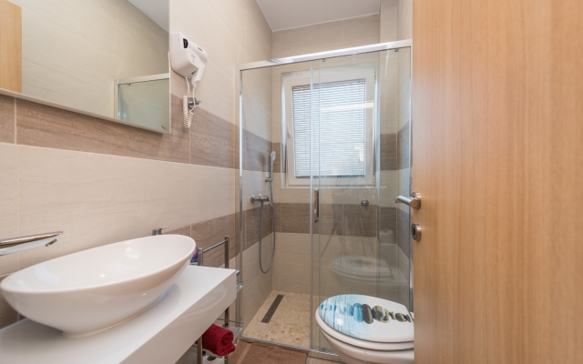 Room Tomo - open pool and pool for children: R1 Sukosan, Zadar riviera