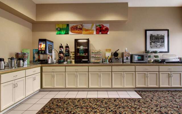 Quality Inn &  Suites Hattiesburg North