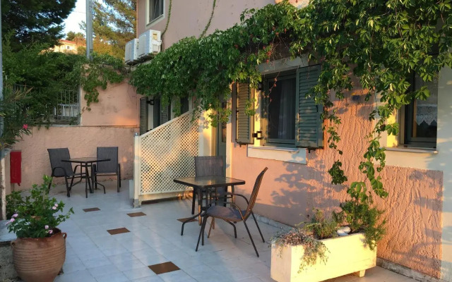 Despina Studios and Apartments