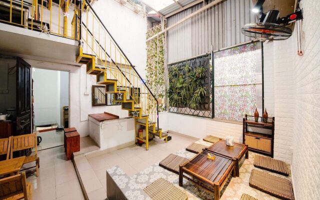 Meow Hostel