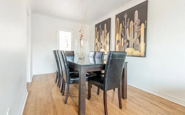 Family & Corporate home in Mississauga