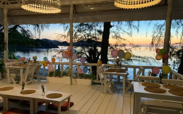 Coconut Beach Bungalows