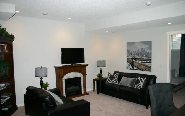 Mahogany Grove Inn and Suite