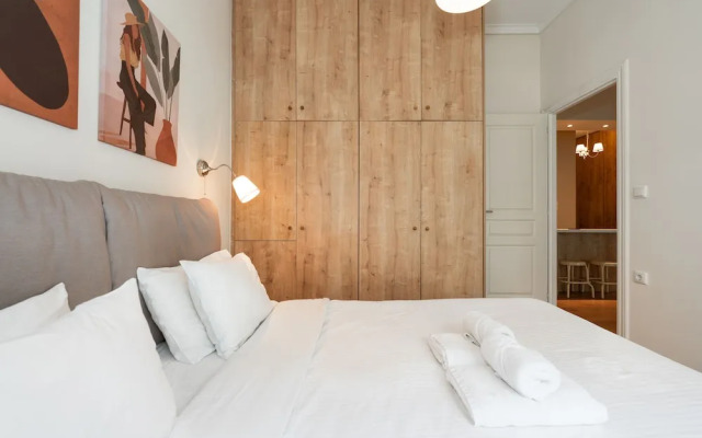 Contemporary Apartment made of Wood and Stone