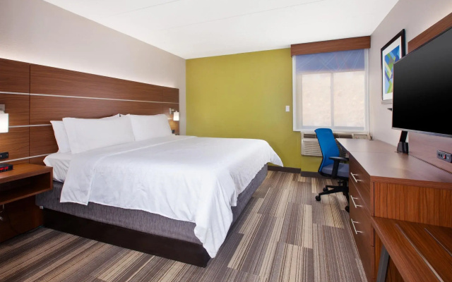 Holiday Inn Express Fairfax - Arlington Boulevard by IHG
