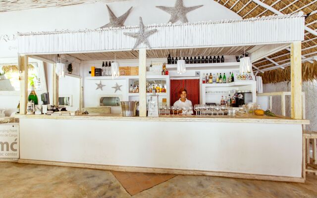 Hotel Tropicana Suites Deluxe Beach Club & Pool