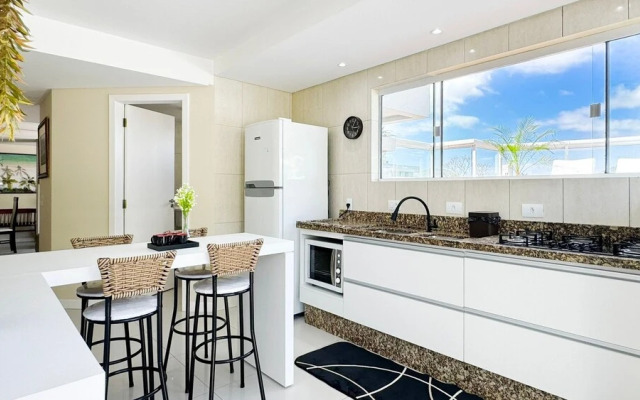 Cobertura com Piscina na praia de Bombas